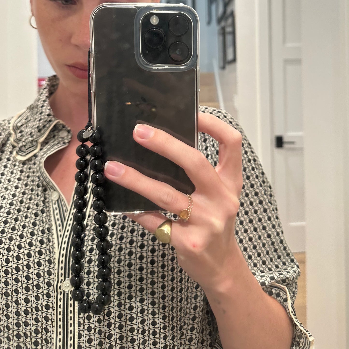 EVENING PHONE WRISTLET