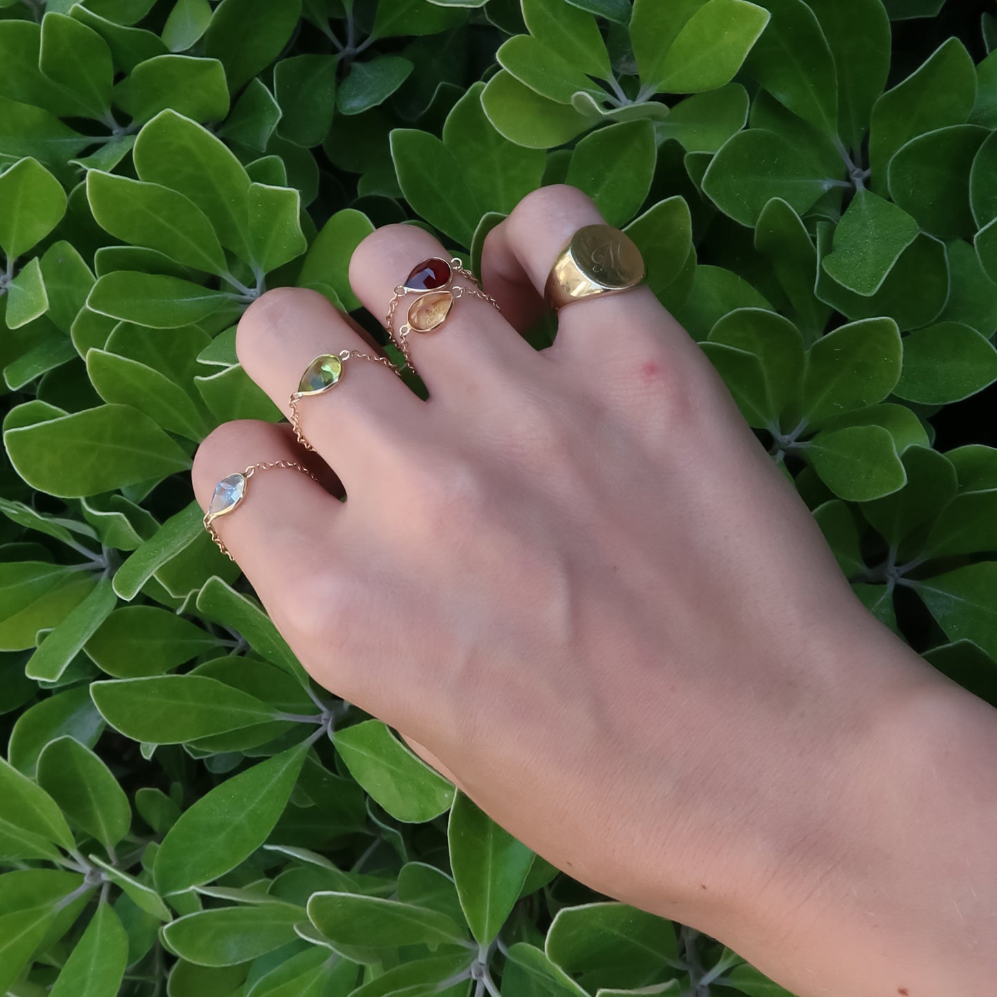 14K YELLOW GOLD TEARDROP GEMSTONE CHAIN RING