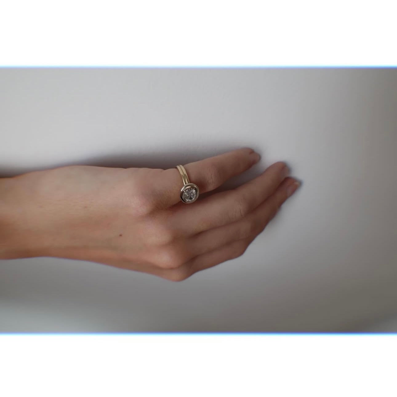Ribbed 1ct East- West Oval Diamond Saucer Ring