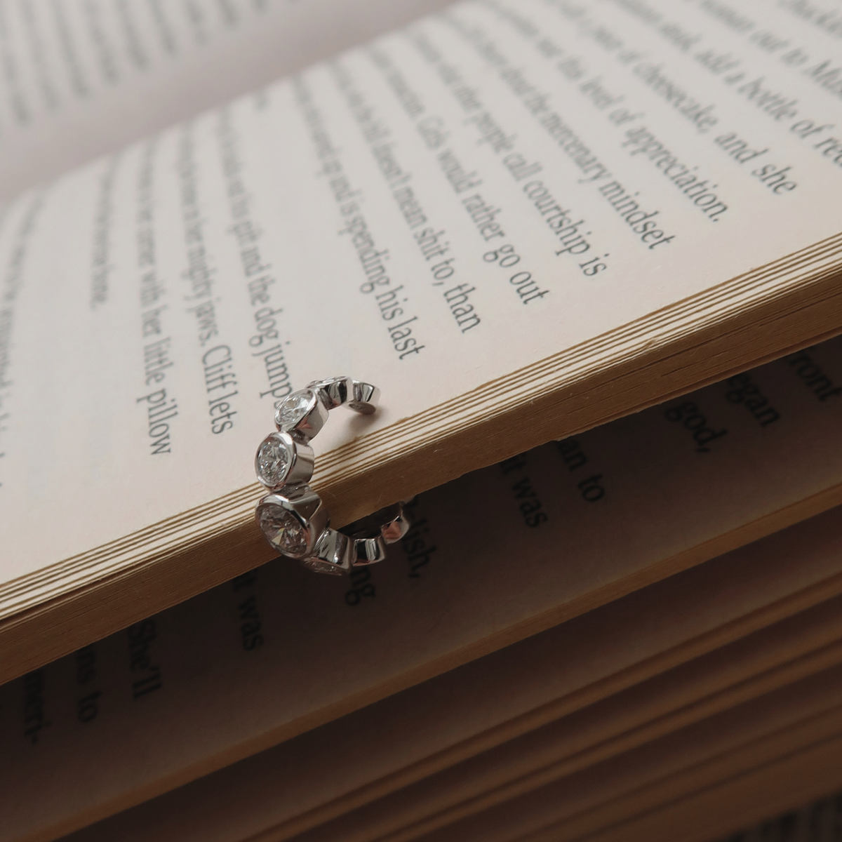 Hasina Round Bezel Diamond Ear Cuff