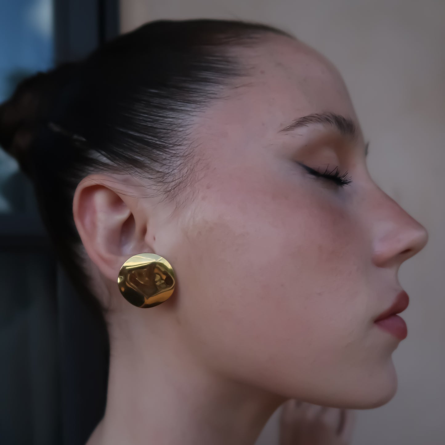 GOLD HAMMERED DISC EARRINGS